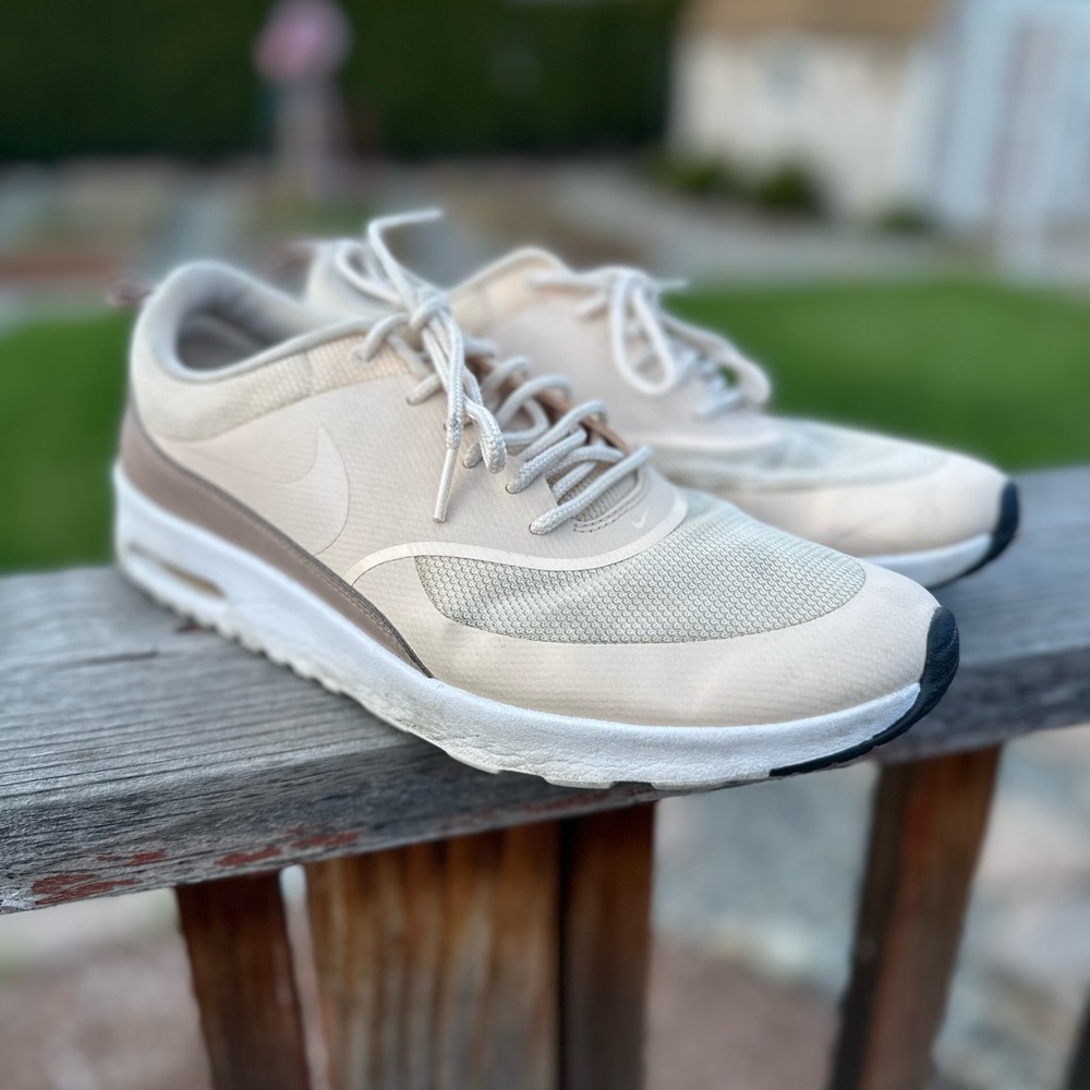 ⭐️⭐️  Nike Air Max Thea cream/ tan womans size 10.5 ⭐️⭐️
